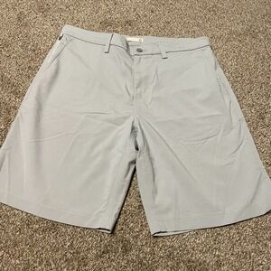 Tasc Performance Tailored Shorts Mens 33 Light Gray Flat Front Chino Style